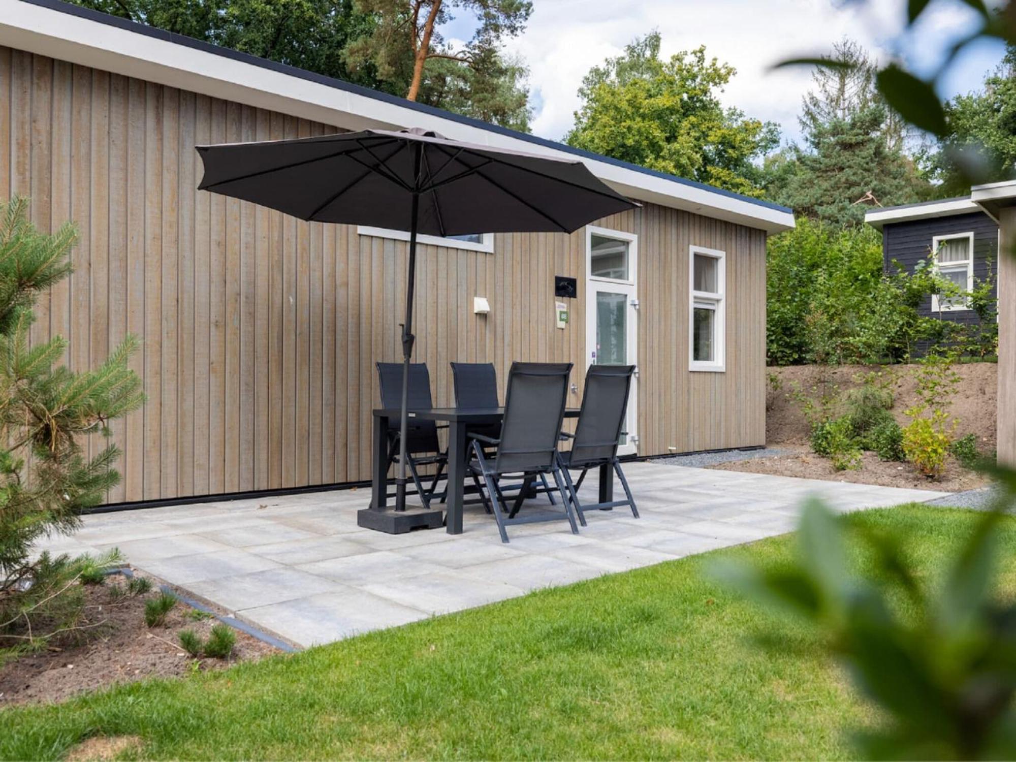 Comfortable Chalet With Combination Microwave Near The Veluwe Hoenderloo Exterior foto